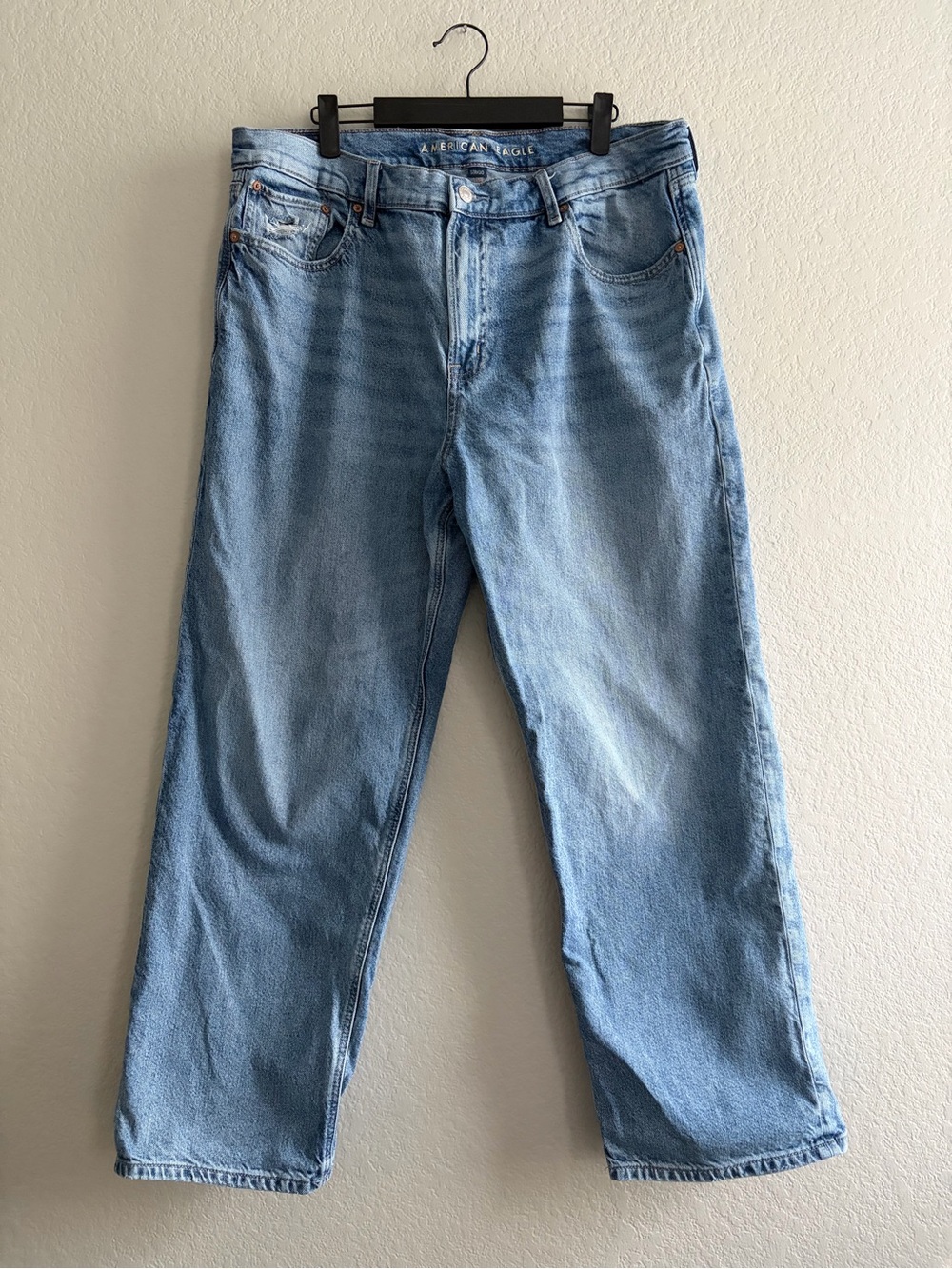 American Eagle Outfitters Light Wash Relaxed Jeans